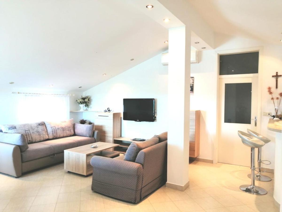 Lovely Sea View House In Malinska Island Krk Esterno foto