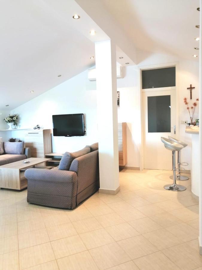 Lovely Sea View House In Malinska Island Krk Esterno foto