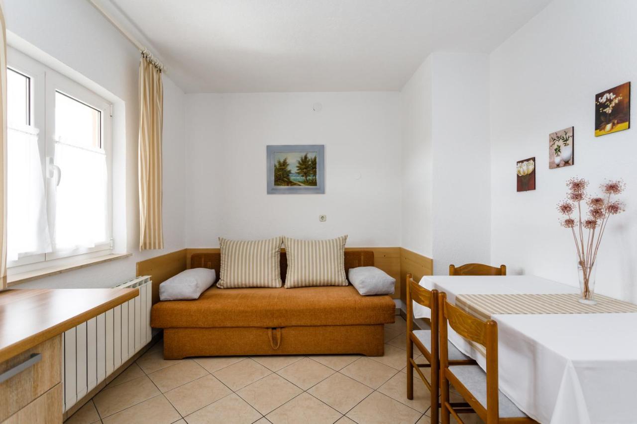 Lovely Sea View House In Malinska Island Krk Esterno foto