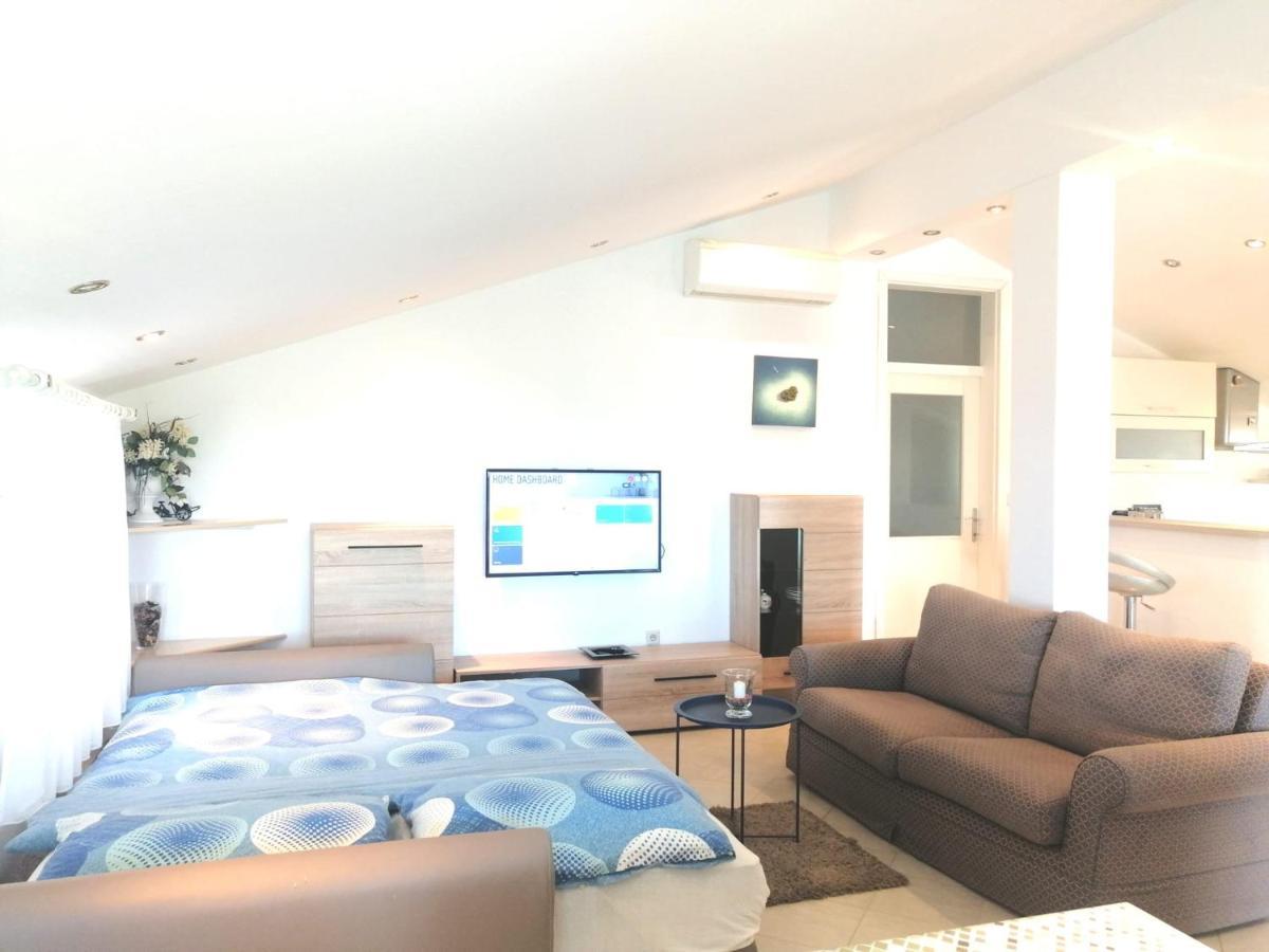 Lovely Sea View House In Malinska Island Krk Esterno foto