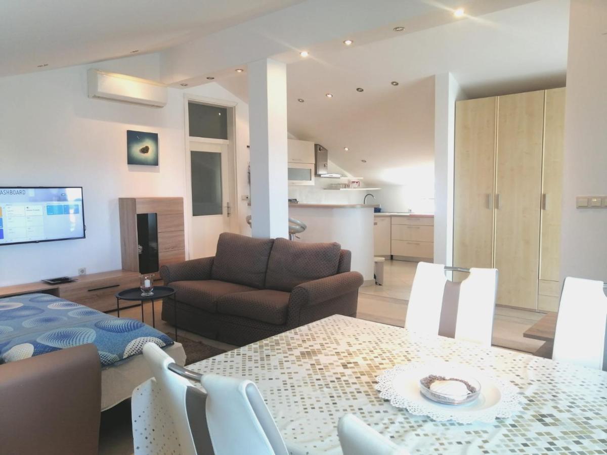 Lovely Sea View House In Malinska Island Krk Esterno foto